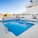 Vivi Homes - Blossom Pool, Gym & Terrace