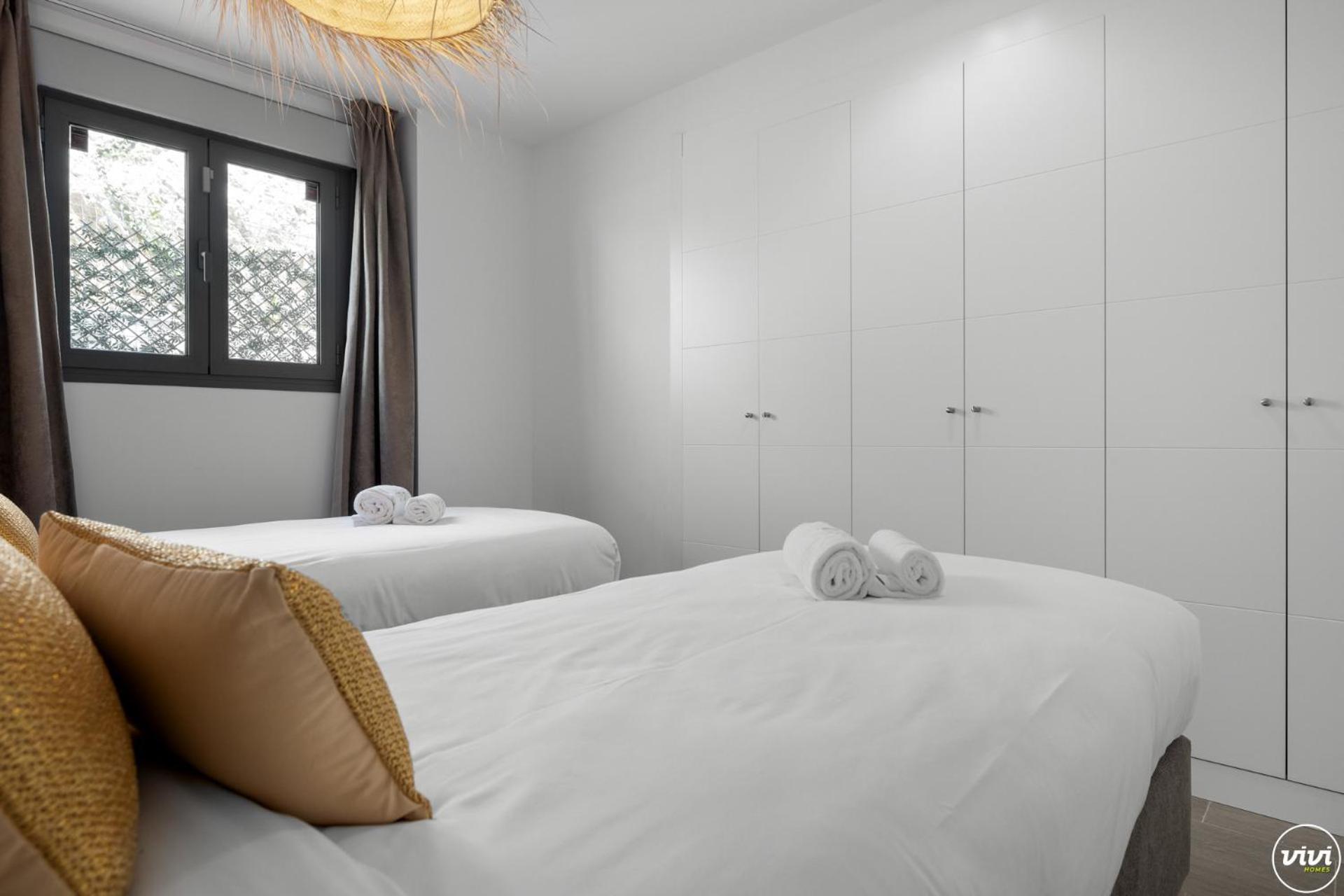 Vivi Homes - Blossom Pool, Gym & Terrace Apartment *