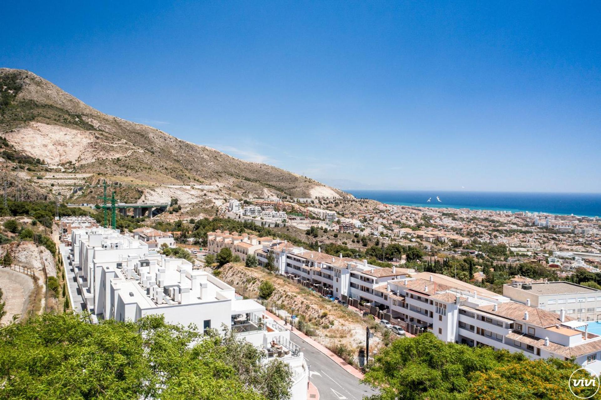 Vivi Homes - Blossom Pool, Gym & Terrace Apartment