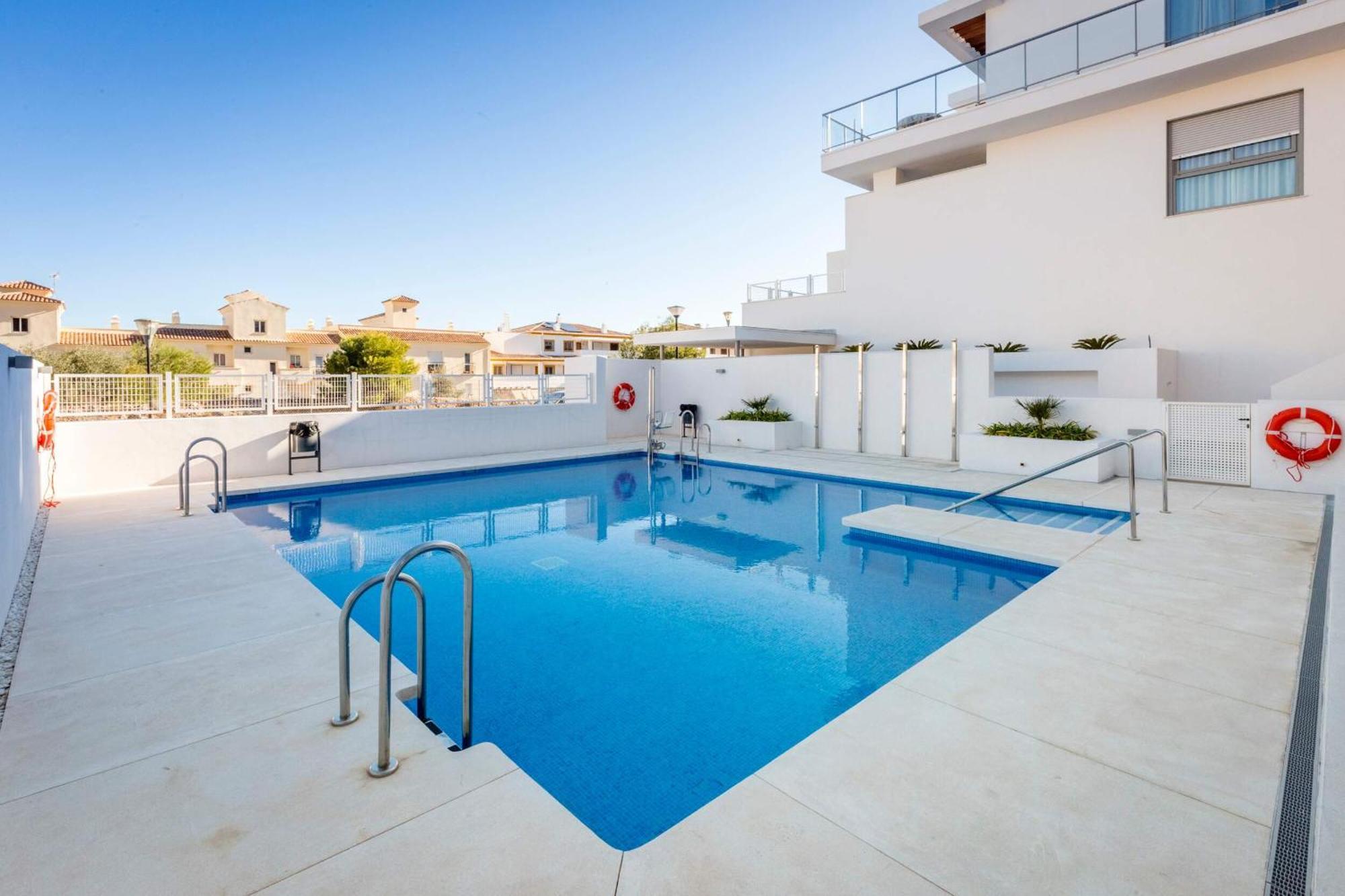 Apartment Vivi Homes - Blossom Pool, Gym & Terrace