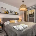 Vivi Homes - Blossom Pool, Gym & Terrace