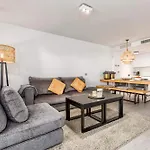Vivi Homes - Blossom Pool, Gym & Terrace