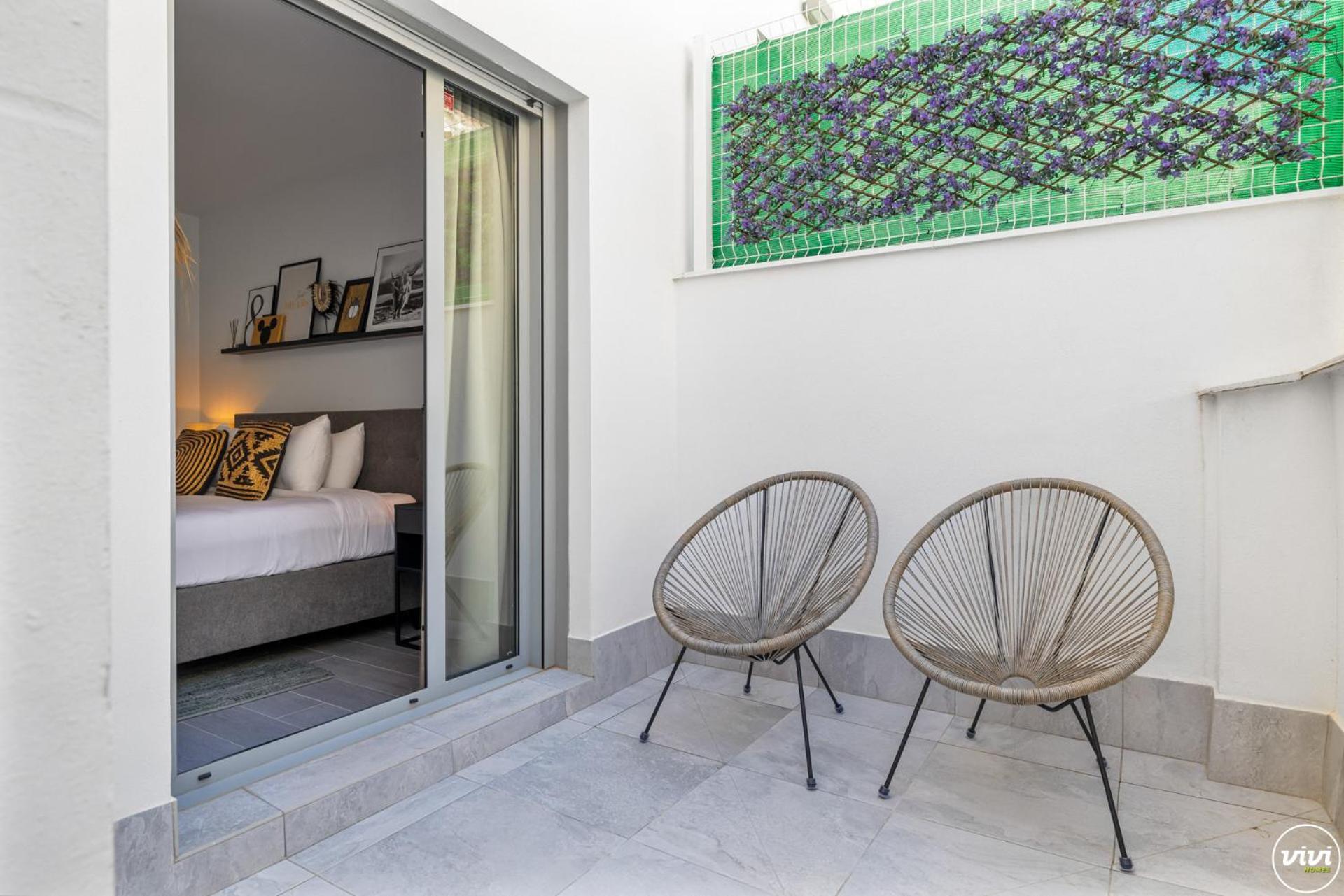 Vivi Homes - Blossom Pool, Gym & Terrace Appartement