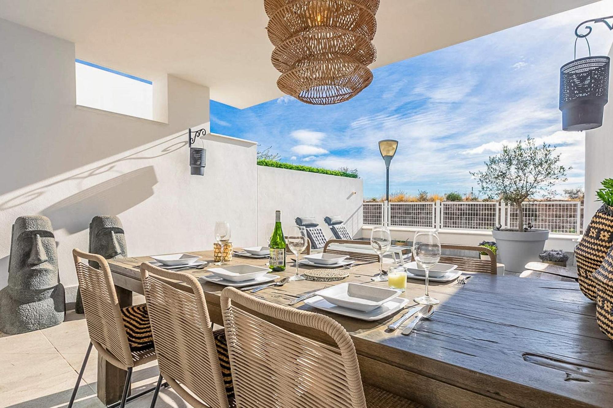 Vivi Homes - Blossom Pool, Gym & Terrace Appartement *